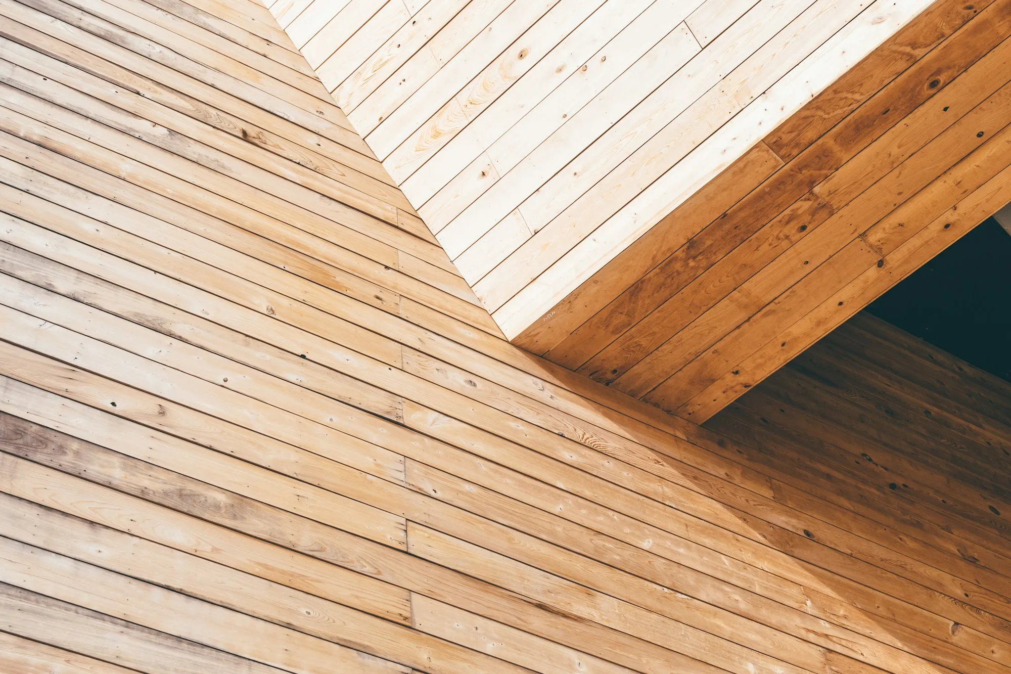 Clean-sawn timber boards